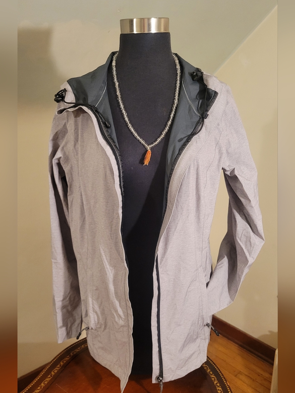 32% Cool Lightweight Grey Travel Rain Jacket Size S